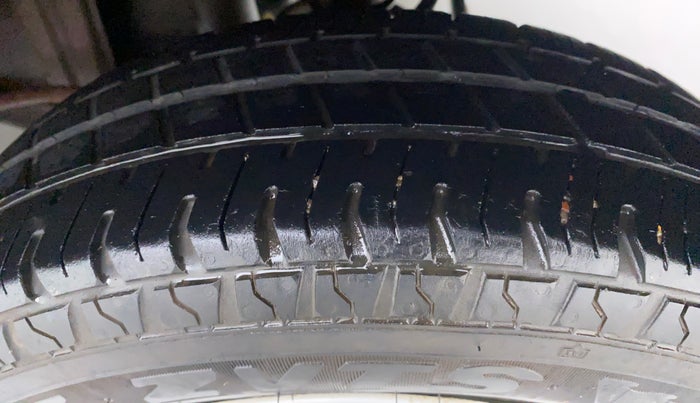 2016 Maruti Alto 800 LXI, Petrol, Manual, 23,562 km, Left Rear Tyre Tread