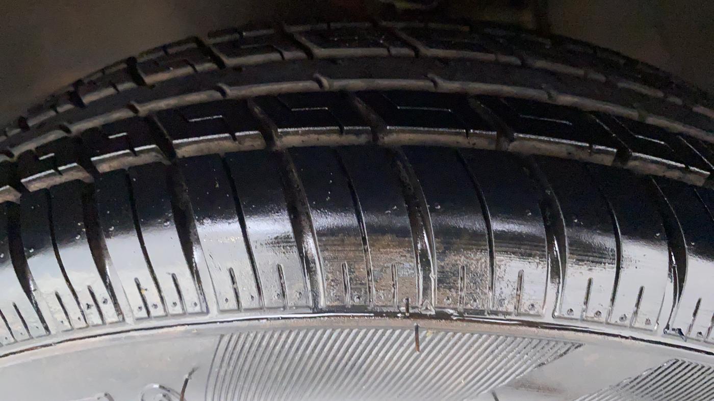 2016 Maruti Alto 800 LXI, Petrol, Manual, 23,562 km, Left Front Tyre Tread