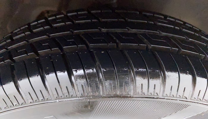 2016 Maruti Alto 800 LXI, Petrol, Manual, 23,562 km, Right Front Tyre Tread