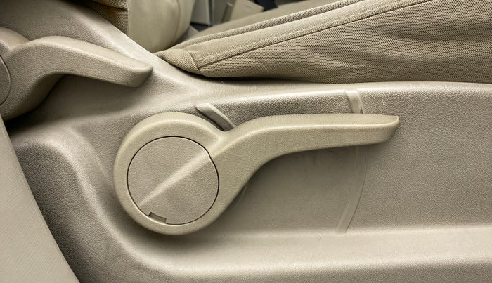 2017 Mahindra XUV500 W6, Diesel, Manual, 55,540 km, Driver Side Adjustment Panel