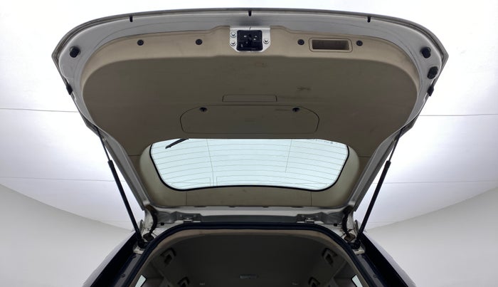 2017 Mahindra XUV500 W6, Diesel, Manual, 55,540 km, Boot Door Open