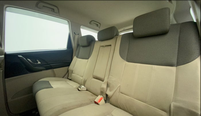 2017 Mahindra XUV500 W6, Diesel, Manual, 55,540 km, Right Side Rear Door Cabin