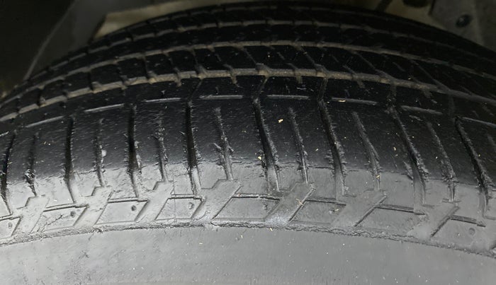 2017 Mahindra XUV500 W6, Diesel, Manual, 55,540 km, Left Front Tyre Tread