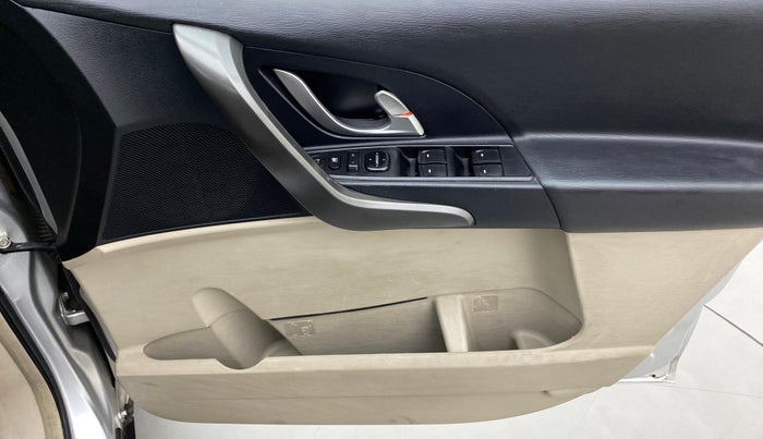 2017 Mahindra XUV500 W6, Diesel, Manual, 55,540 km, Driver Side Door Panels Control