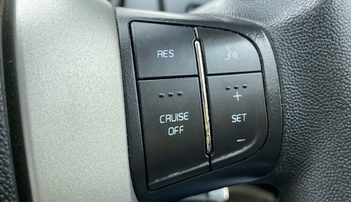 2017 Mahindra XUV500 W6, Diesel, Manual, 55,540 km, Adaptive Cruise Control