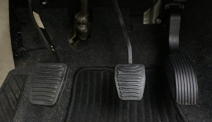 2017 Mahindra XUV500 W6, Diesel, Manual, 55,540 km, Pedals