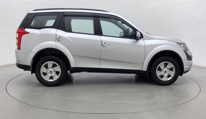2017 Mahindra XUV500 W6, Diesel, Manual, 55,540 km, Right Side View