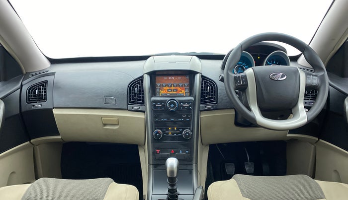 2017 Mahindra XUV500 W6, Diesel, Manual, 55,540 km, Dashboard