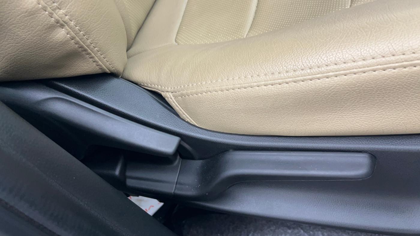 2023 Honda Amaze 1.2L I-VTEC VX CVT, Petrol, Automatic, 10,509 km, Driver Side Adjustment Panel