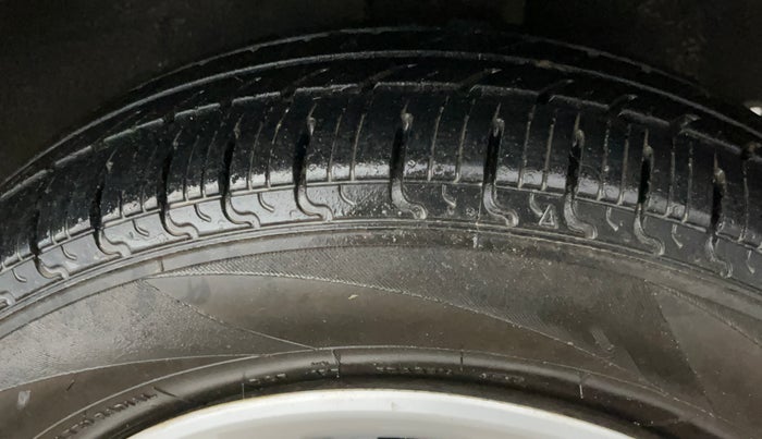 2022 Renault Kwid RXT 1.0 AMT, Petrol, Automatic, 78,922 km, Left Rear Tyre Tread