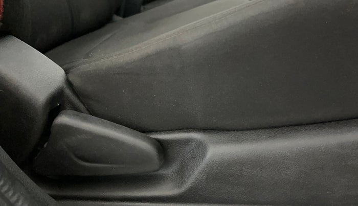 2022 Renault Kwid RXT 1.0 AMT, Petrol, Automatic, 78,922 km, Driver Side Adjustment Panel
