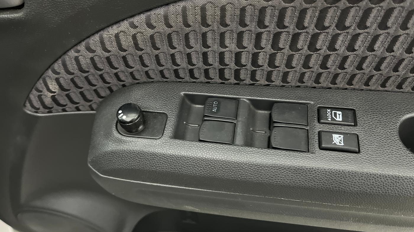 2013 Maruti Ritz ZXI, Petrol, Manual, 27,094 km, Driver Side Door Panels Control
