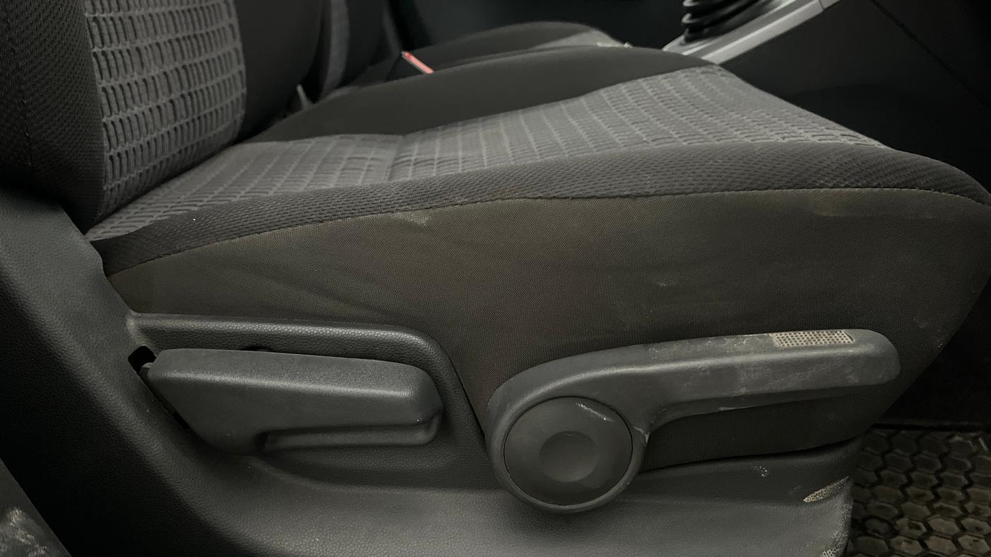 2013 Maruti Ritz ZXI, Petrol, Manual, 27,094 km, Driver Side Adjustment Panel