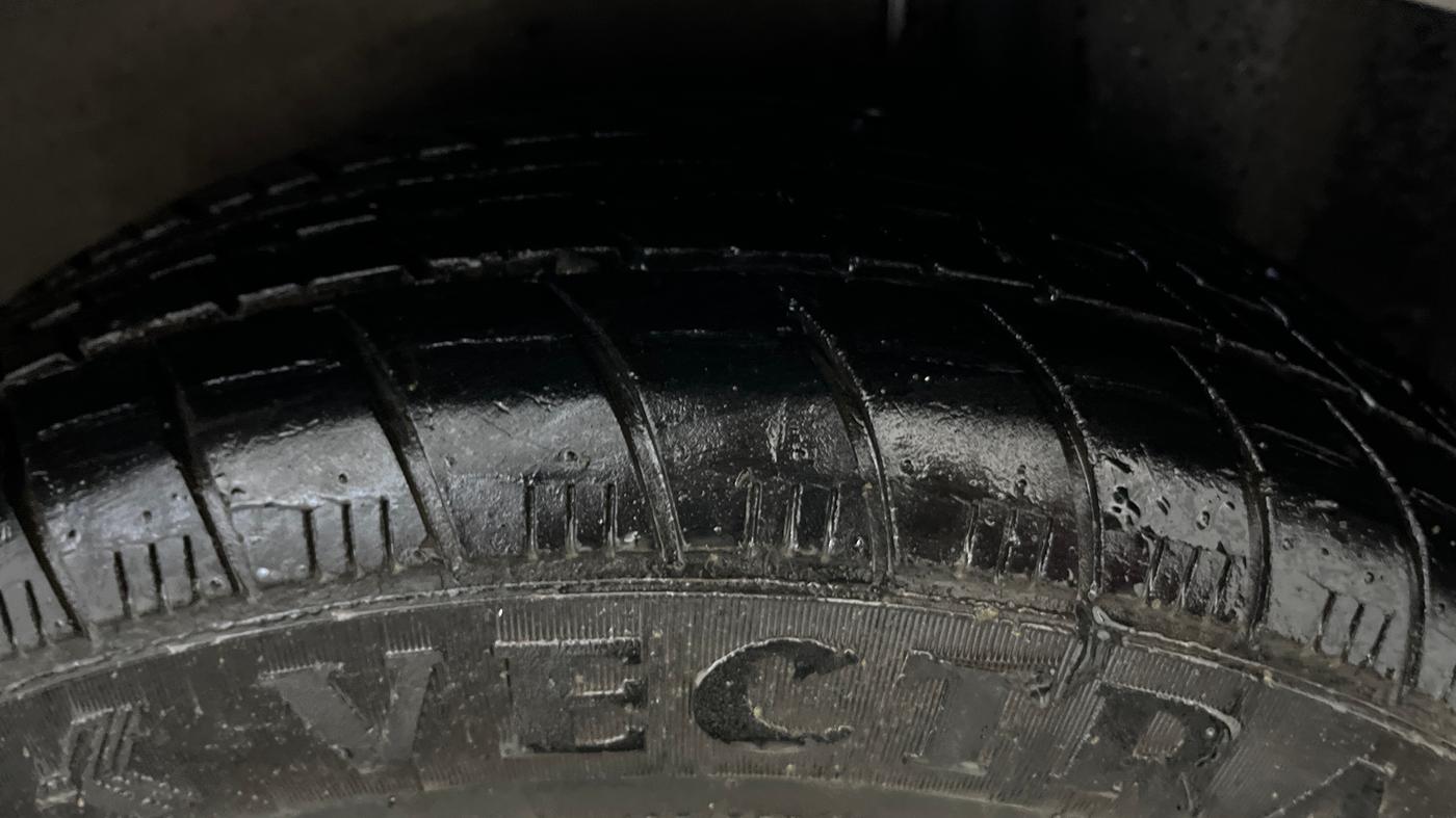 2013 Maruti Ritz ZXI, Petrol, Manual, 27,094 km, Left Rear Tyre Tread