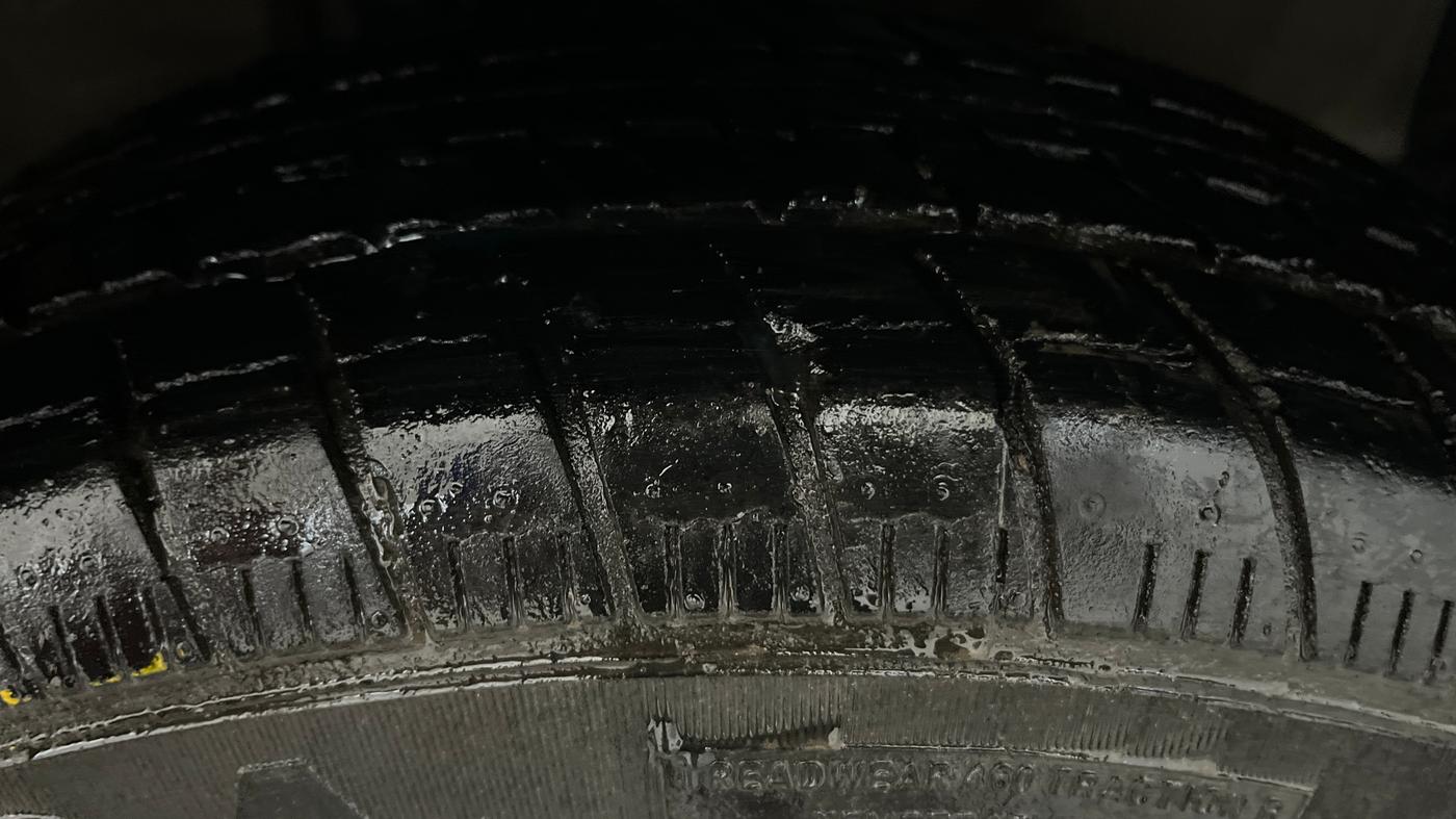 2013 Maruti Ritz ZXI, Petrol, Manual, 27,094 km, Right Front Tyre Tread