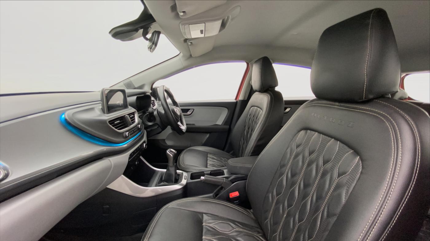 2020 Tata ALTROZ XZ 1.2, Petrol, Manual, 20,302 km, Right Side Front Door Cabin