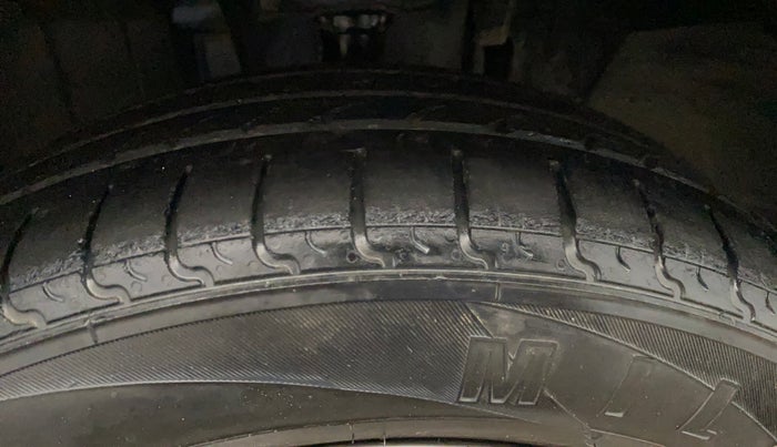 2020 Renault TRIBER RXZ, Petrol, Manual, 80,509 km, Left Front Tyre Tread