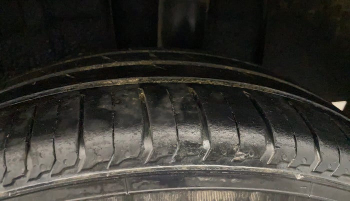 2020 Renault TRIBER RXZ, Petrol, Manual, 80,509 km, Left Rear Tyre Tread