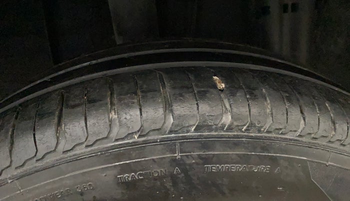 2020 Renault TRIBER RXZ, Petrol, Manual, 80,509 km, Right Rear Tyre Tread