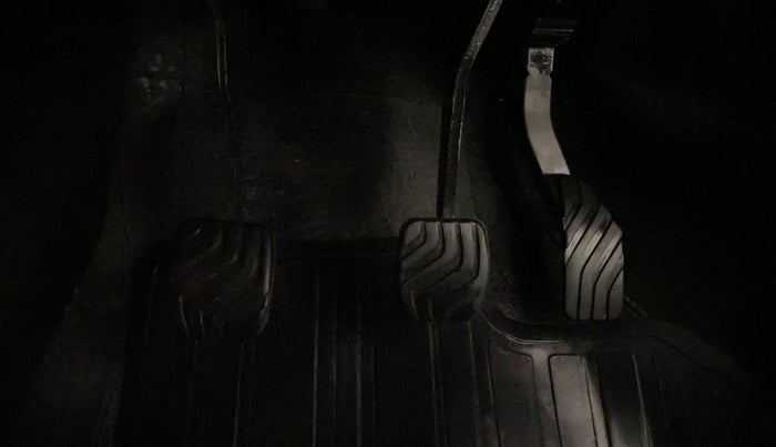 2020 Renault TRIBER RXZ, Petrol, Manual, 80,509 km, Pedals