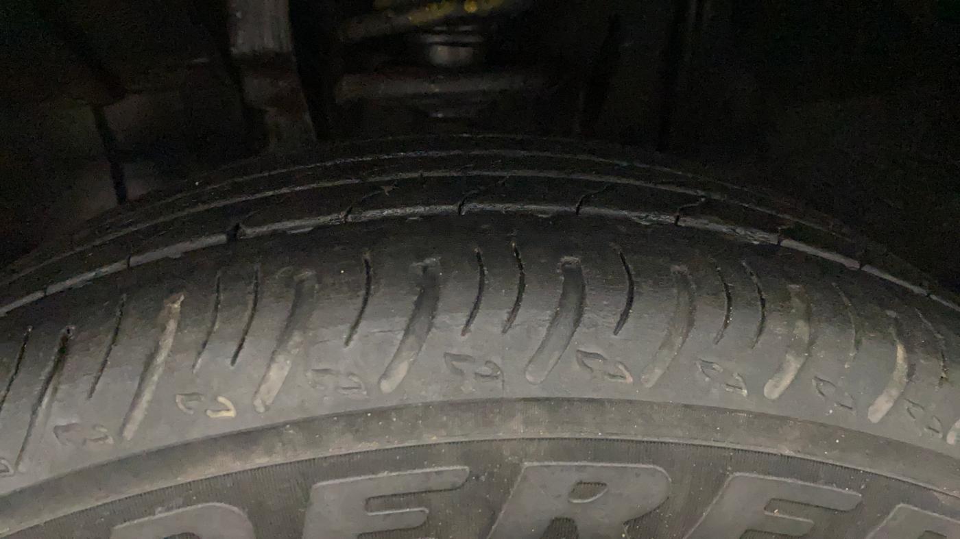 2023 Nissan MAGNITE XV MT, Petrol, Manual, 25,899 km, Left Front Tyre Tread