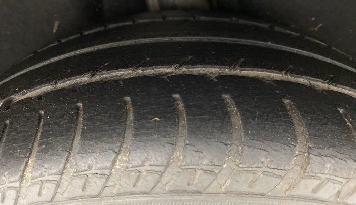 2010 Volkswagen Jetta COMFORTLINE 2.0L TDI, Diesel, Manual, 70,642 km, Left Rear Tyre Tread