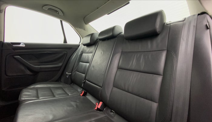 2010 Volkswagen Jetta COMFORTLINE 2.0L TDI, Diesel, Manual, 70,642 km, Right Side Rear Door Cabin