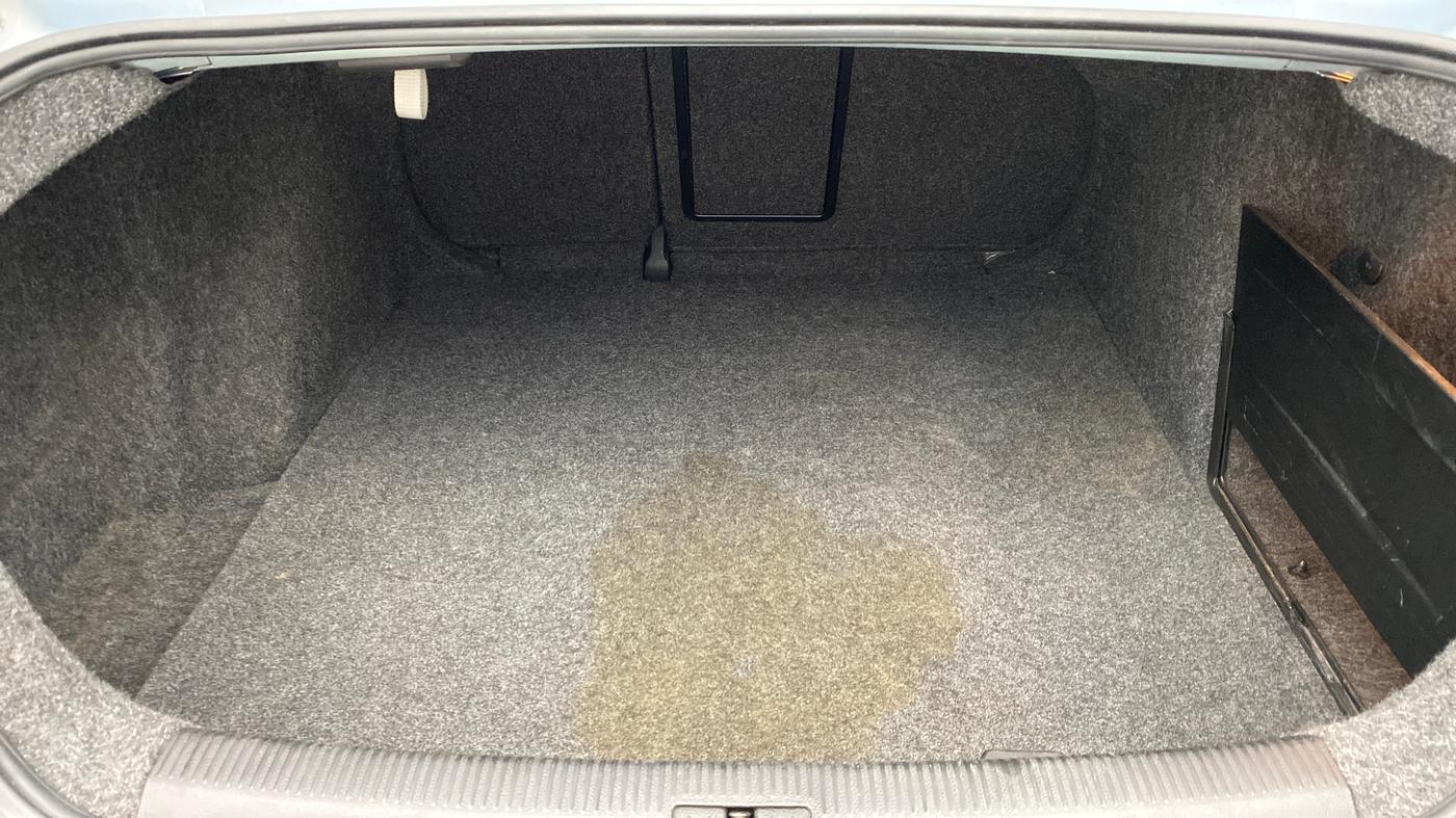2010 Volkswagen Jetta COMFORTLINE 2.0L TDI, Diesel, Manual, 70,642 km, Boot Inside
