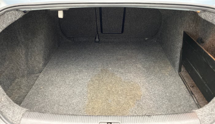 2010 Volkswagen Jetta COMFORTLINE 2.0L TDI, Diesel, Manual, 70,642 km, Boot Inside