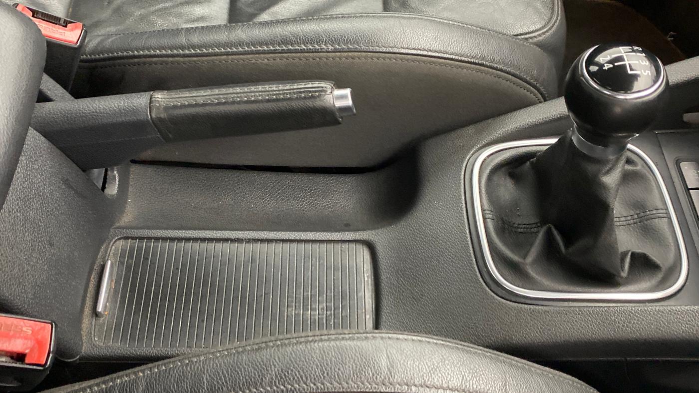2010 Volkswagen Jetta COMFORTLINE 2.0L TDI, Diesel, Manual, 70,642 km, Gear Lever