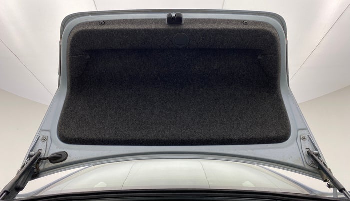 2010 Volkswagen Jetta COMFORTLINE 2.0L TDI, Diesel, Manual, 70,642 km, Boot Door Open