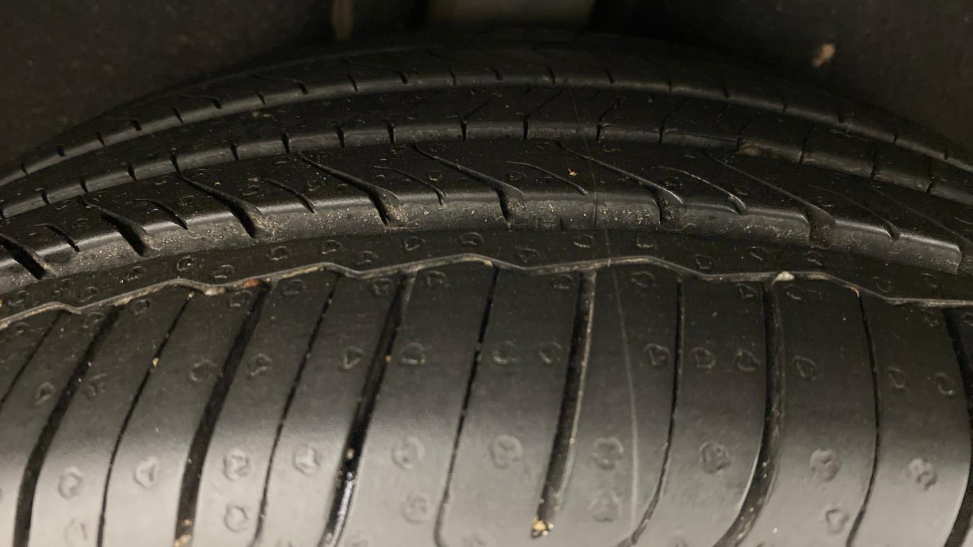 2010 Volkswagen Jetta COMFORTLINE 2.0L TDI, Diesel, Manual, 70,642 km, Right Rear Tyre Tread