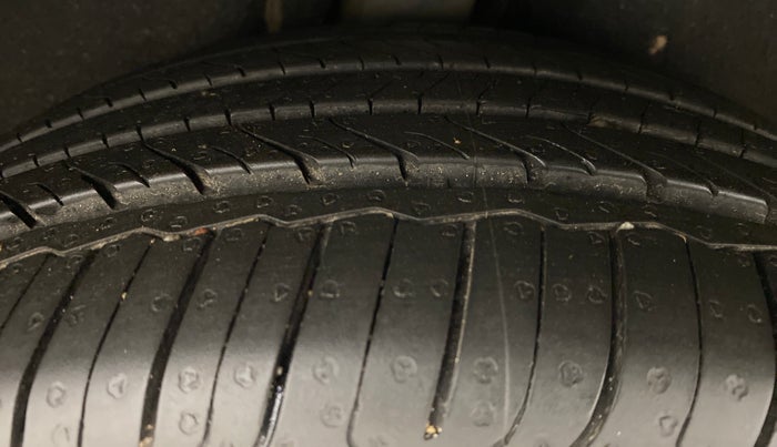 2010 Volkswagen Jetta COMFORTLINE 2.0L TDI, Diesel, Manual, 70,642 km, Right Rear Tyre Tread