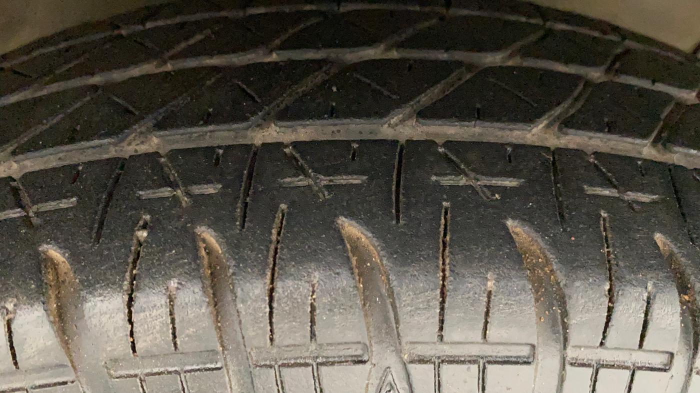 2013 Maruti Swift Dzire VXI, Petrol, Manual, 75,281 km, Right Front Tyre Tread