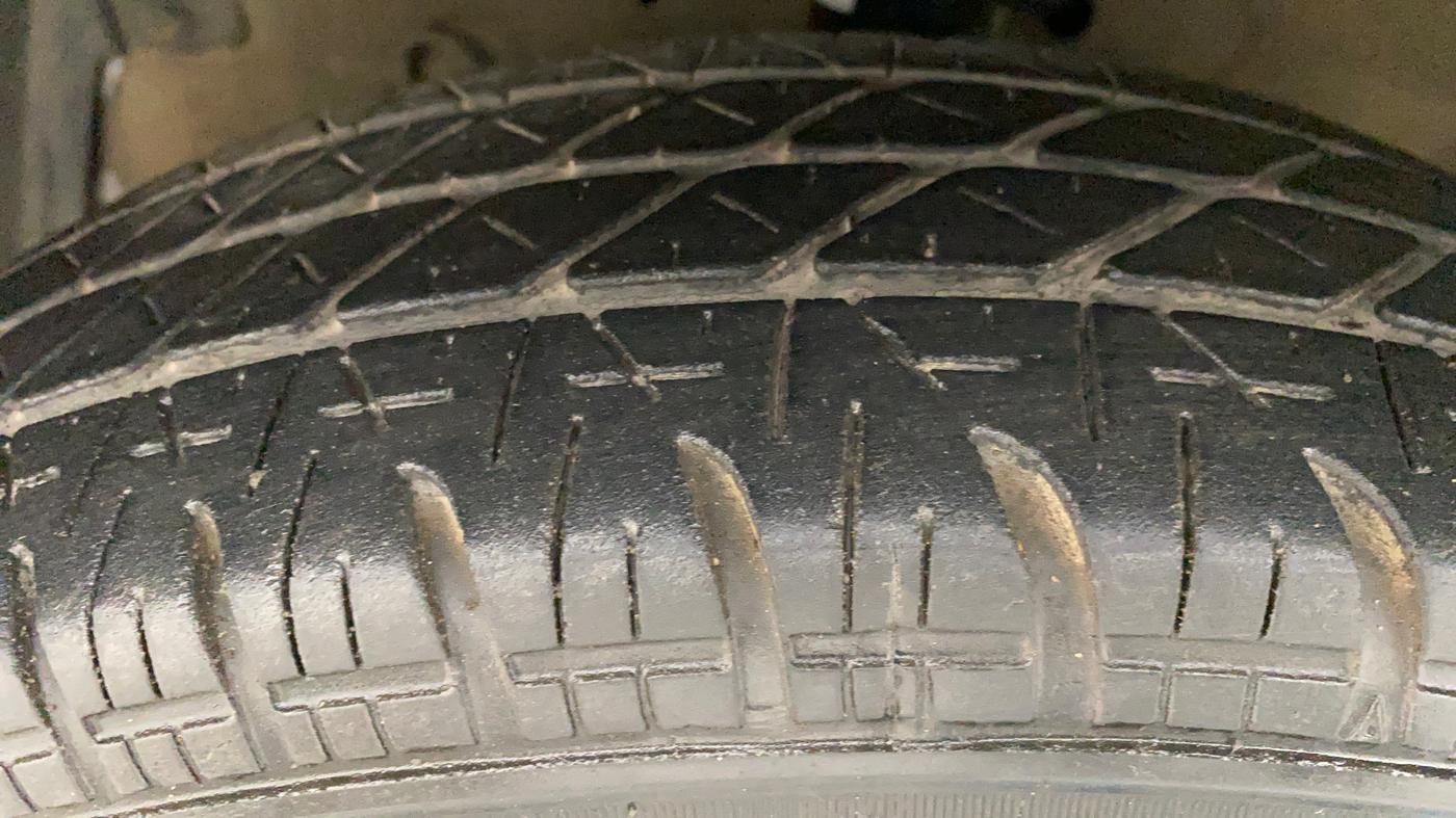 2013 Maruti Swift Dzire VXI, Petrol, Manual, 75,281 km, Left Front Tyre Tread