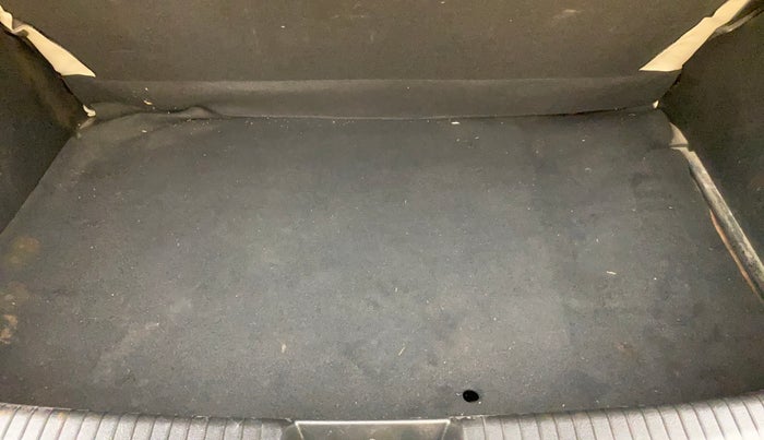 2012 Hyundai i20 MAGNA 1.2, Petrol, Manual, 59,306 km, Boot Inside