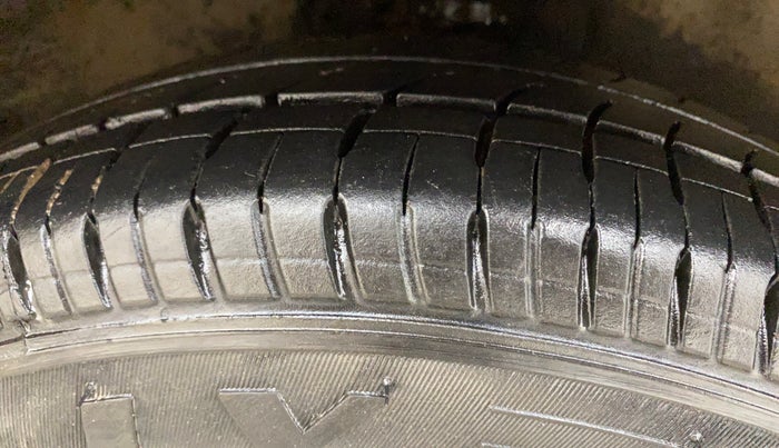 2012 Hyundai i20 MAGNA 1.2, Petrol, Manual, 59,306 km, Right Front Tyre Tread