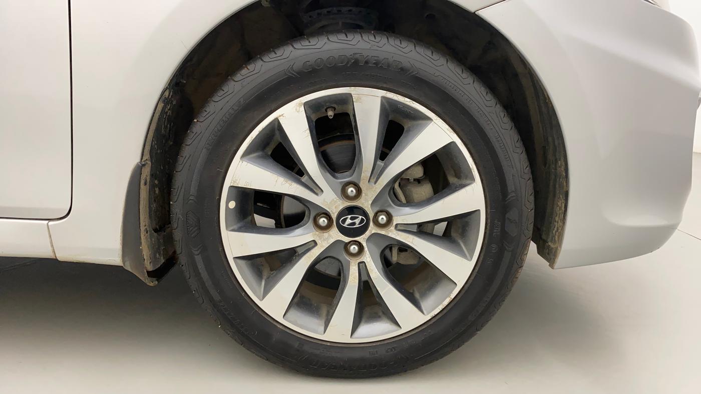 2014 Hyundai Verna FLUIDIC 1.6 VTVT SX, Petrol, Manual, 46,423 km, Right Front Wheel