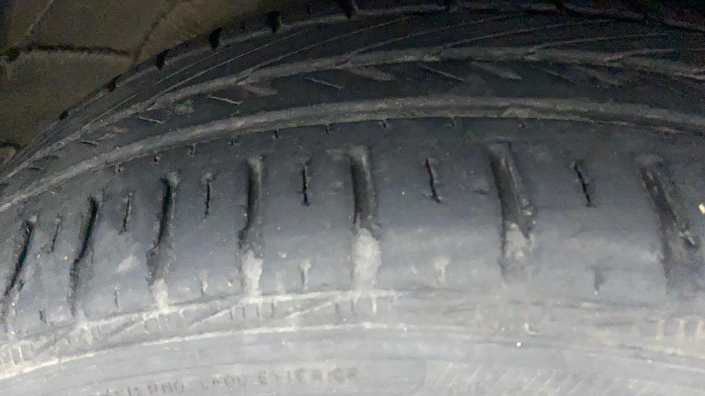 2018 Volkswagen Vento COMFORTLINE 1.6, Petrol, Manual, 39,714 km, Right Front Tyre Tread