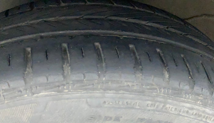 2018 Volkswagen Vento COMFORTLINE 1.6, Petrol, Manual, 39,714 km, Left Front Tyre Tread