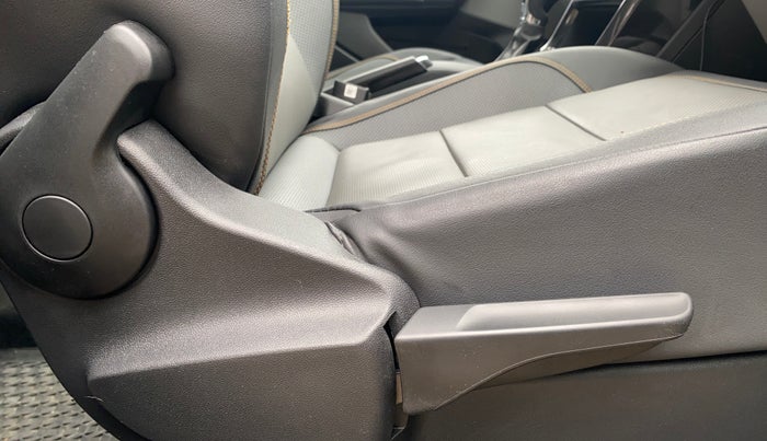 2023 Skoda KUSHAQ STYLE 1.0L TSI AT (6 AIRBAGS), Petrol, Automatic, 20,903 km, Driver Side Adjustment Panel