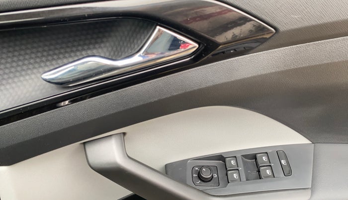 2023 Skoda KUSHAQ STYLE 1.0L TSI AT (6 AIRBAGS), Petrol, Automatic, 20,903 km, Driver Side Door Panels Control