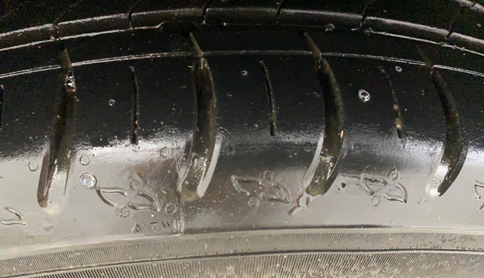 2023 Skoda KUSHAQ STYLE 1.0L TSI AT (6 AIRBAGS), Petrol, Automatic, 20,903 km, Right Rear Tyre Tread