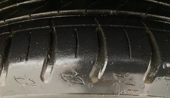 2023 Skoda KUSHAQ STYLE 1.0L TSI AT (6 AIRBAGS), Petrol, Automatic, 20,903 km, Right Front Tyre Tread