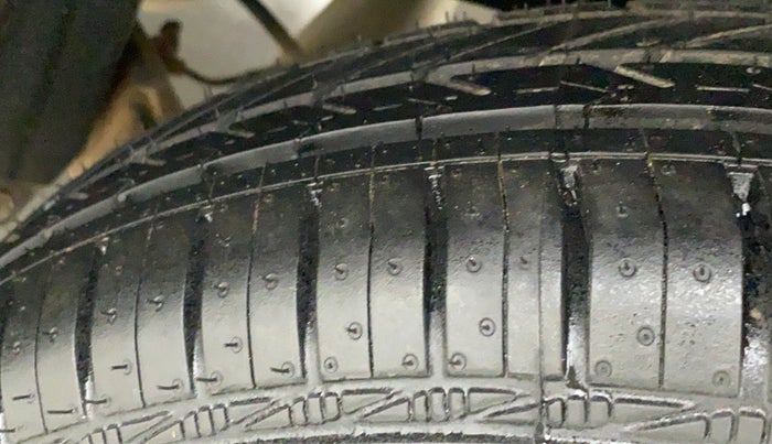 2014 Maruti Swift VDI, Diesel, Manual, 94,953 km, Left Rear Tyre Tread