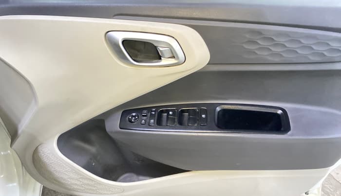 2023 Hyundai AURA SX 1.2, Petrol, Manual, 67,643 km, Driver Side Door Panels Control