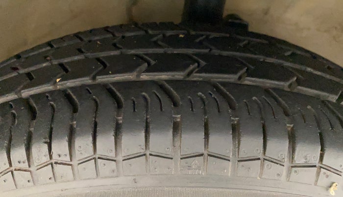 2014 Maruti Ritz VDI, Diesel, Manual, 92,158 km, Right Front Tyre Tread