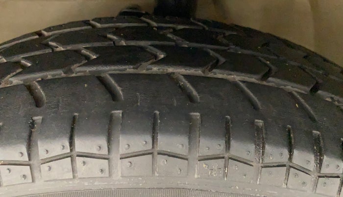 2014 Maruti Ritz VDI, Diesel, Manual, 92,158 km, Left Front Tyre Tread