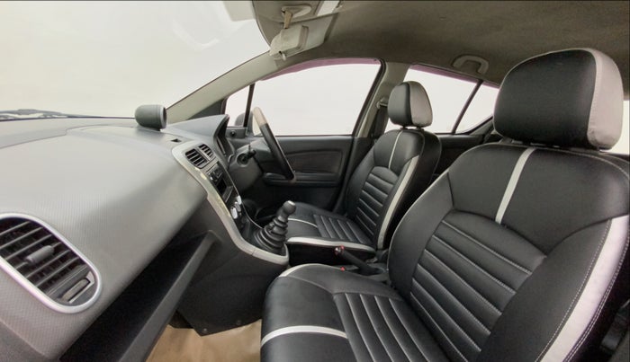 2014 Maruti Ritz VDI, Diesel, Manual, 92,158 km, Right Side Front Door Cabin