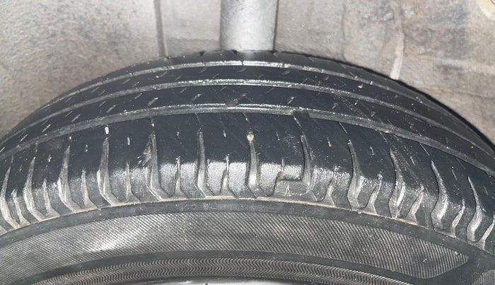 2020 Tata ALTROZ XE PETROL, Petrol, Manual, 54,387 km, Right Rear Tyre Tread